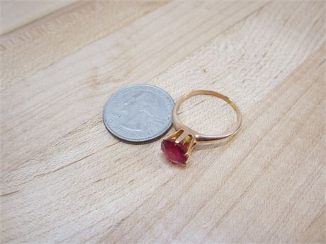 10kt Solid Gold Ring Size 10 Red Stone 3.3 grams