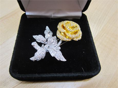 Flower Brooch 18kt Gold Diamond Chips Designer Piece (22 Grams)