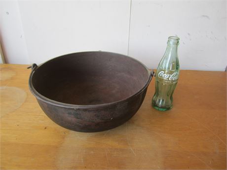 #4 Cast Iron Cooking Pot COOL!!