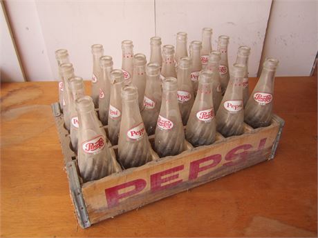 Darker Pepsi Crate w/ Bottle NO CITY Nice shape!!