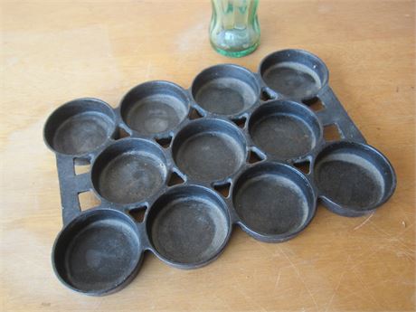 Unmarked Cast Iron Cornbread Pan