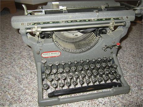Vintage Underwood Typewriter Like New!! Basement.