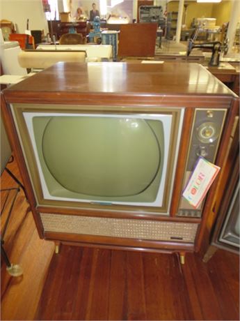 Vintage RCA Victor Color TV Works! (Shows Lines & static on screen)